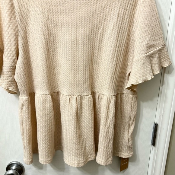 ➕ NWT SHEIN Curve Frenchy Cream Waffle Knit Peplum Top Women’s Plus Size 1X - Picture 4 of 8